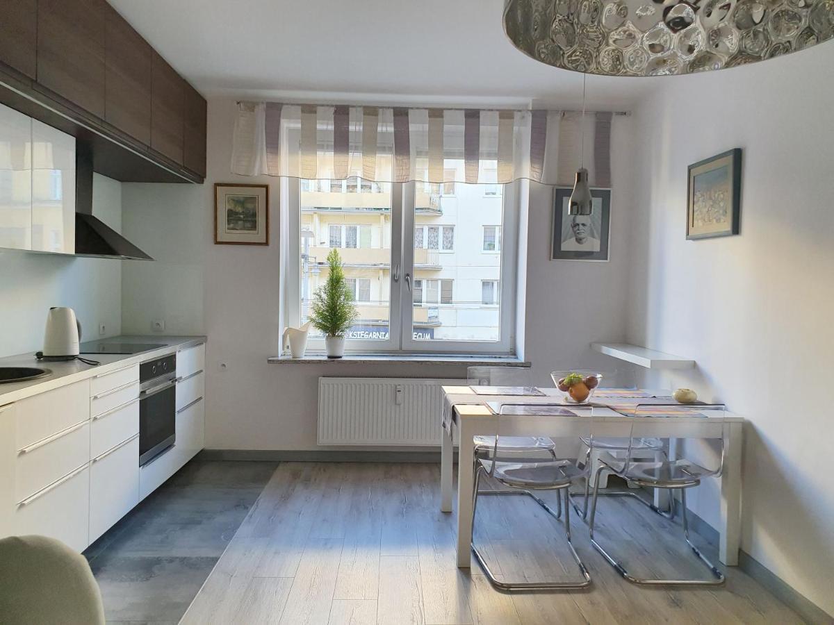 Swietojanska Apartment